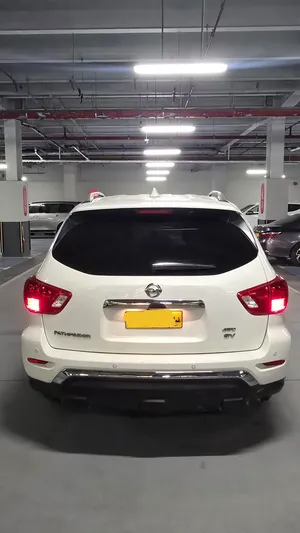 Used Nissan Pathfinder in Dhofar