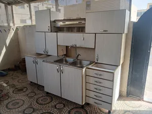 مطبخ بحاله ممتازه مع المجلى والبطاريات