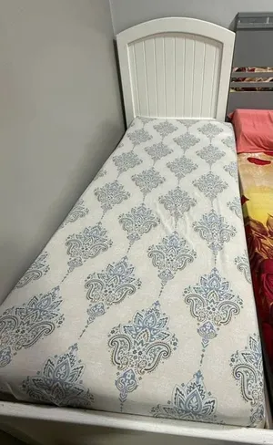 سرير اطفال شبه جديد