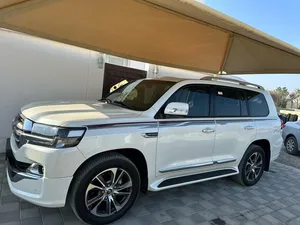 لاندكروزر GXR موديل 2020