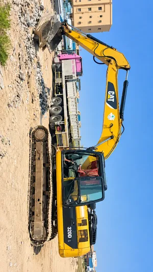 حفارة 320DLCAT موديل 2010 بحالة الزيرو