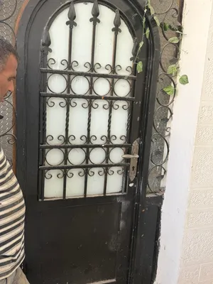 بابين حديد مستخدمة بحالة الوكالة
