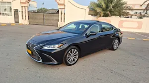 لكزس es 350 بانوراما بحادث جدا بسيط وبدون خروج اي ايرباج بسعر 10200