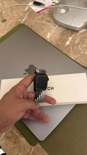 Apple Watch se2 Gen بحالة ممتازة 40mm