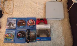 Ps4 مستعمل نظيف بحالة جيدة بسعر 650 ويأتي مع عدة اكسسوارات العاب (اقرأ الوصف) اربعمية جيجابايت
