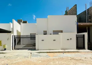 فيلا ارضية صغيرة تشطيب ممتاز للبيع السراج متفرع من شارع البغدادي بعد مسجد السيدة عائشة