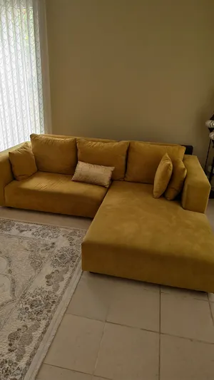 Mustard Gold L-shaped sofa with Chaise  Excellent Condition Stylish and Comfortable