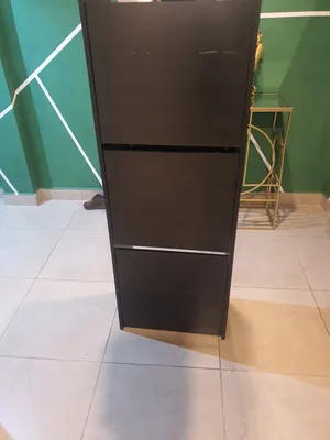 خزانة أحذية بحالة جيدة