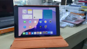 The iPad 7th eration is a reliable and versatile tablet, perfect for productivity,  128GB. 32GB