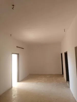شقه للايجار قرب دوار خميس بجانب مطعم الأخوين