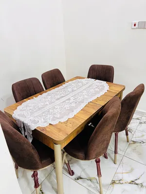 ميز طعام صاج واقدامه حديد