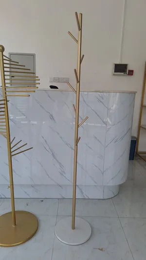 عدد 2 ستاند تعليق ذهبي Number of 2 Gold Comment (Stand)