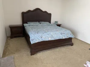سرير فاخر مستعمل مع مرفقاه luxurious bed set used