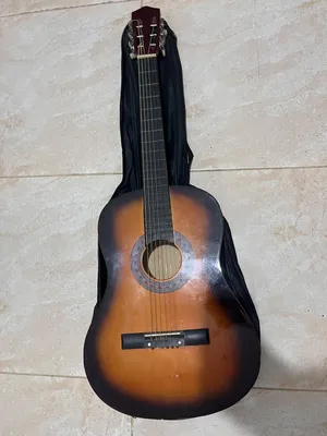 غيتار كلاسيك نضيف و شغال