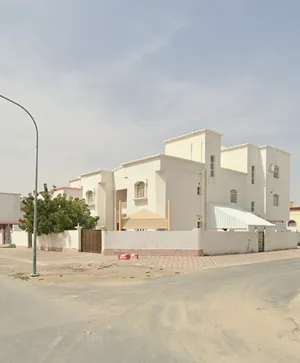 فيلا واسعه جداً بموقع ممتاز