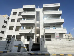 شقة طابق أرضي مميزة جدآ أول مرج الحمام طريق المطار من المالك مباشرة