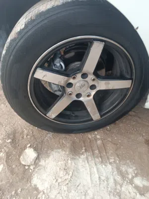 جنط مع الكوشوك كوشوك نظيف جدا للبيع او البدل