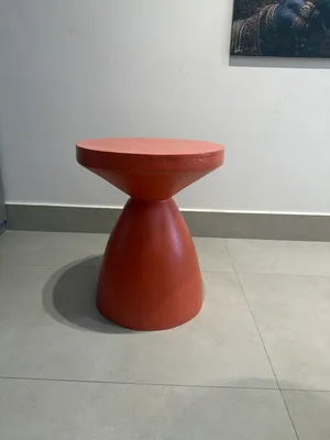 طاولة جانبية