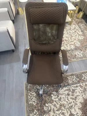 كرسي مريح للقيمنق والمكاتب جديد