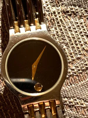 ساعه Movado Museum اصلي • اللون: فضي وذهبي