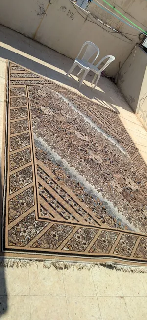 سجادة ارضية صوف ثقيلة بحاله جيده