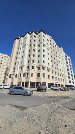 للايجار شقق للعوائل في غلا بجانب شركه هالبيرتون و فندق سنتارا قريب من جميع الخدمات - 2BHK For Rent