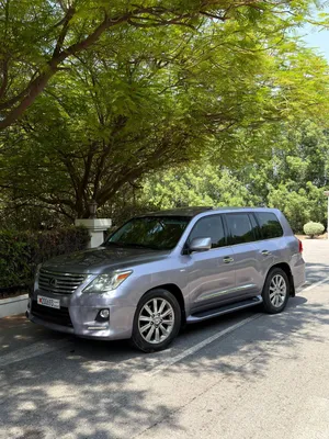 للبيع LX570 /. 2011