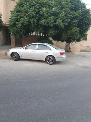 شقه مميزة جدا للايجار طابق ارضي مع ترس يرجى قراءه الشروط من المالك مباشرة التواصل على الواتس