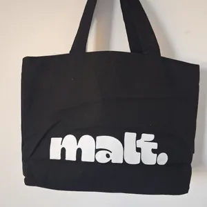 شنطة Tote Bag جديدة وأنيقة – قماش عملي – 3 ألوان: أبيض، بيج، أسود