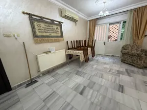مطلوب شخص يسكن مع ثنين طلاب