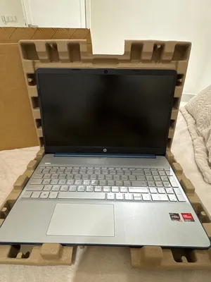 السلام عليكم عندنا لابتوب HP كحلي من داخل أبيض على الكيبورد للبيع وجديد