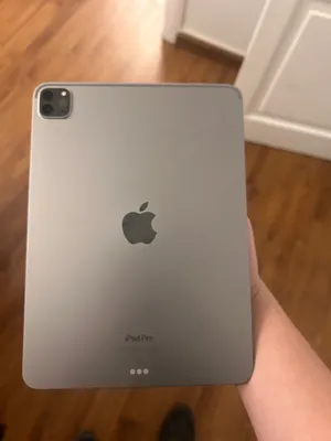 Apple iPad pro 4 128 GB in Jeddah