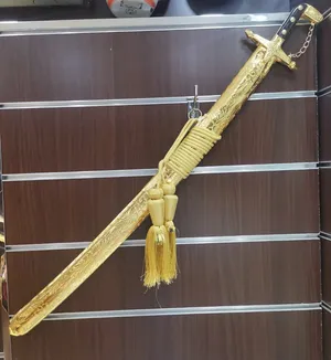 سيف ذهبي جميل