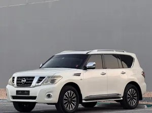 نيسان باترول SE بلاتنيوم V8 الماكينة الصغيرة خليجي