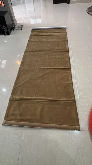 اربع ستائر للبيع و ثلاث ستائر بنيين للبيع