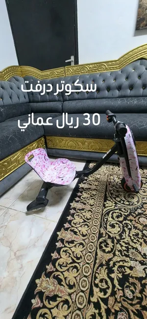 سكوترات أطفال وسيارة كهربائيه استخدام فترة بسيطه