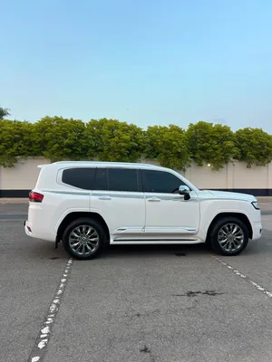 Used Toyota Land Cruiser in Muscat