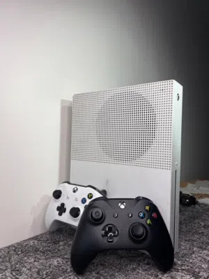 بلستيشن للبيع XBOX ONE السعر 160 قابل لي التفاوض و للبدل بدل بيسي جيمينج