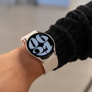 استعملت مرة واحدة فقط - ساعة سامسونج جالاكسي 6 Used only once - Samsung Galaxy watch 6 - 20 mm beige