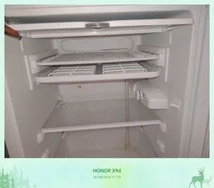 ثلاجه صغيره 100لتر ماركه evvoli شبه جديده استخدام 5 شهور فقط ومعها خلاطه ومروحه تسخين وتبريد صغير