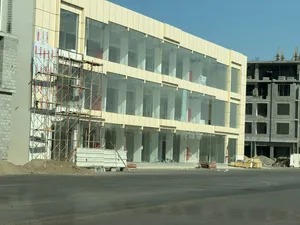 معرض للايجار في الرميس بجانب حديقة النسيم يصلح للهايبر ماركت المحلات الكبري - Showrooms For Rent