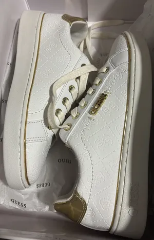 GUESS Beckie 4G Logo Sneaker White/Gold colorway