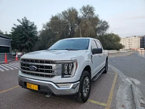 سيارة فورد F-150 XLT 2021 بحالة ممتازة مع مواصفات أمريكية وميزات أمان متقدمة