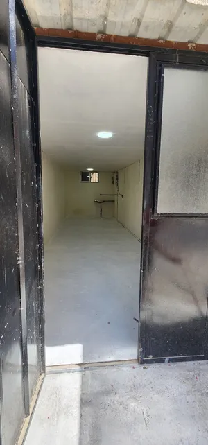 غرفة او مستودع للايجار في جبل طارق