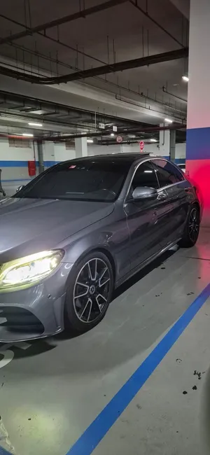 مرسيدس بنز 2020 c200 خليجي وكالة قرقاش بحالة ممتازه