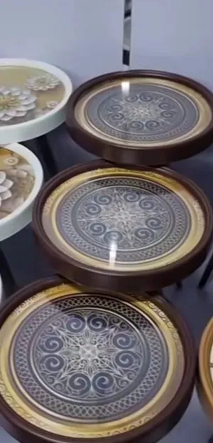 طاولات سرفيس جديد غير مستعمل الثلاث ب 15 دينار