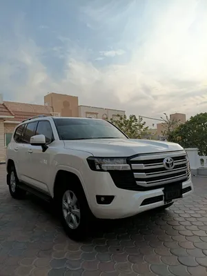 Used Toyota Land Cruiser in Abu Dhabi