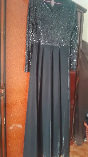 فساتين لبسة وحدة نمرتهم 44