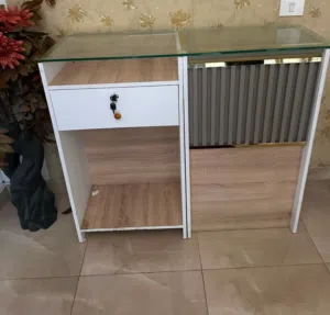 ديكور متجر ملابس متكامل بحاله ممتازه شبه جديد