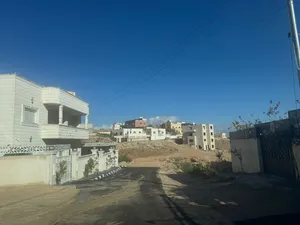 للبيع قطعة ارض بجانب قصر العزام على شارعبن 25 متر و 12 متر بسعر منافس عاليه ومطله وشارع هادئ